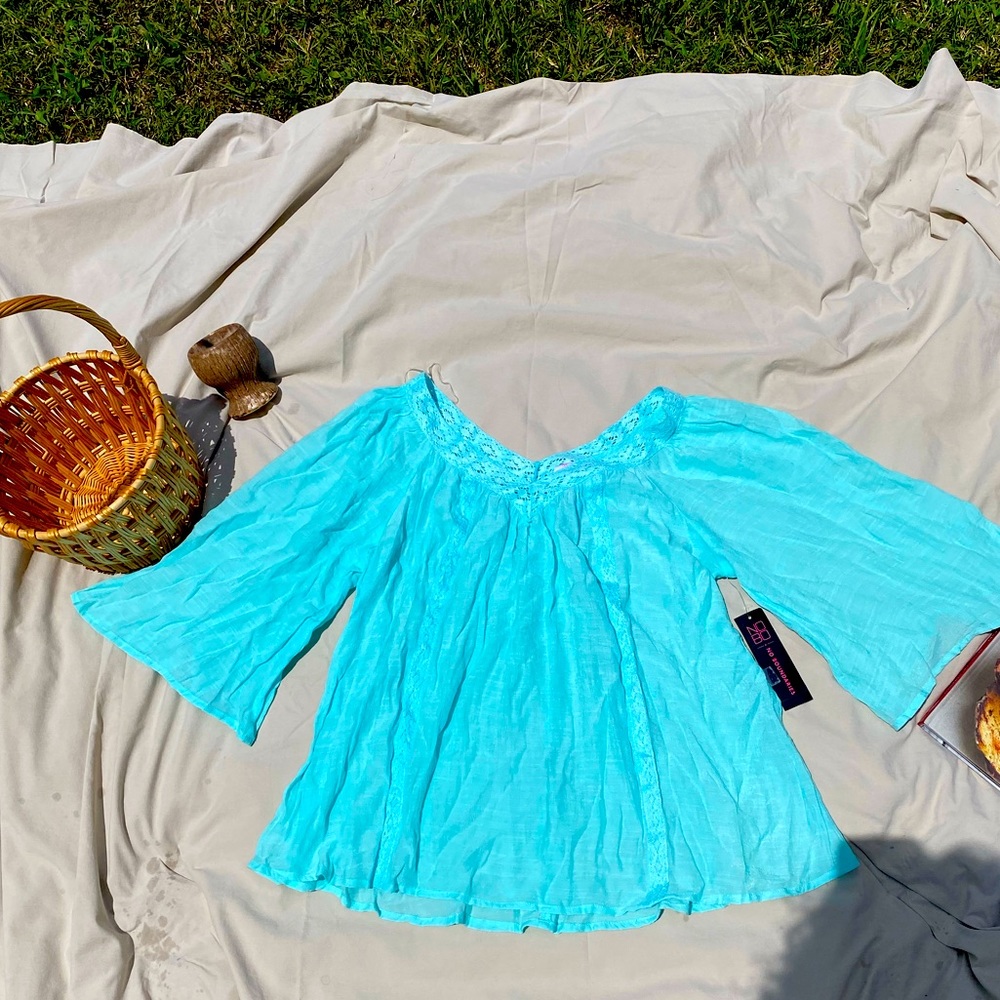 Light, flowing top.  Size S. Wear as a swim suit cover or with shorts.